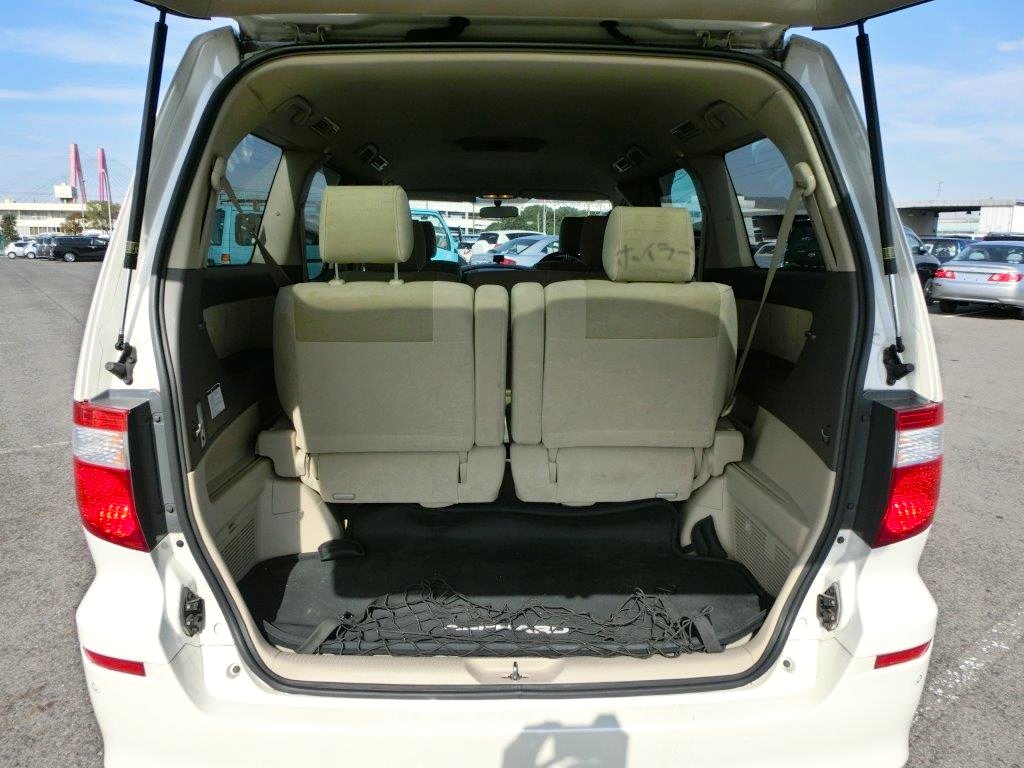 Toyota alphard seating capacity